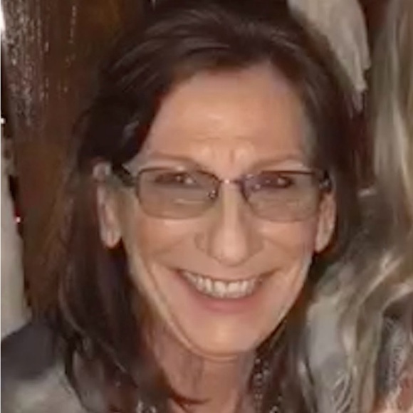 Meet your Posher, Pamela - Picture 2 of 2